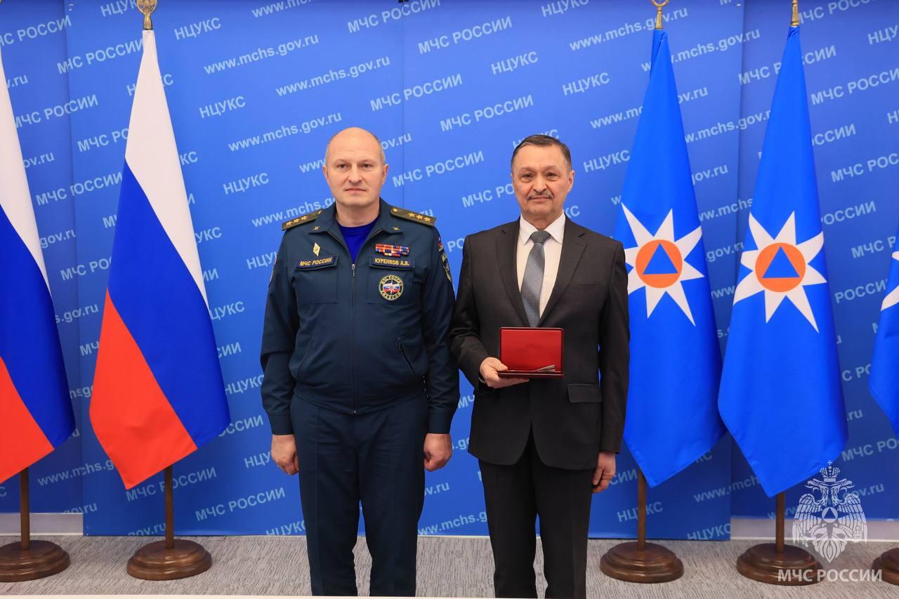 Алексaндр Куренков вручил государственную награду профессору Гафуру Самигуллину