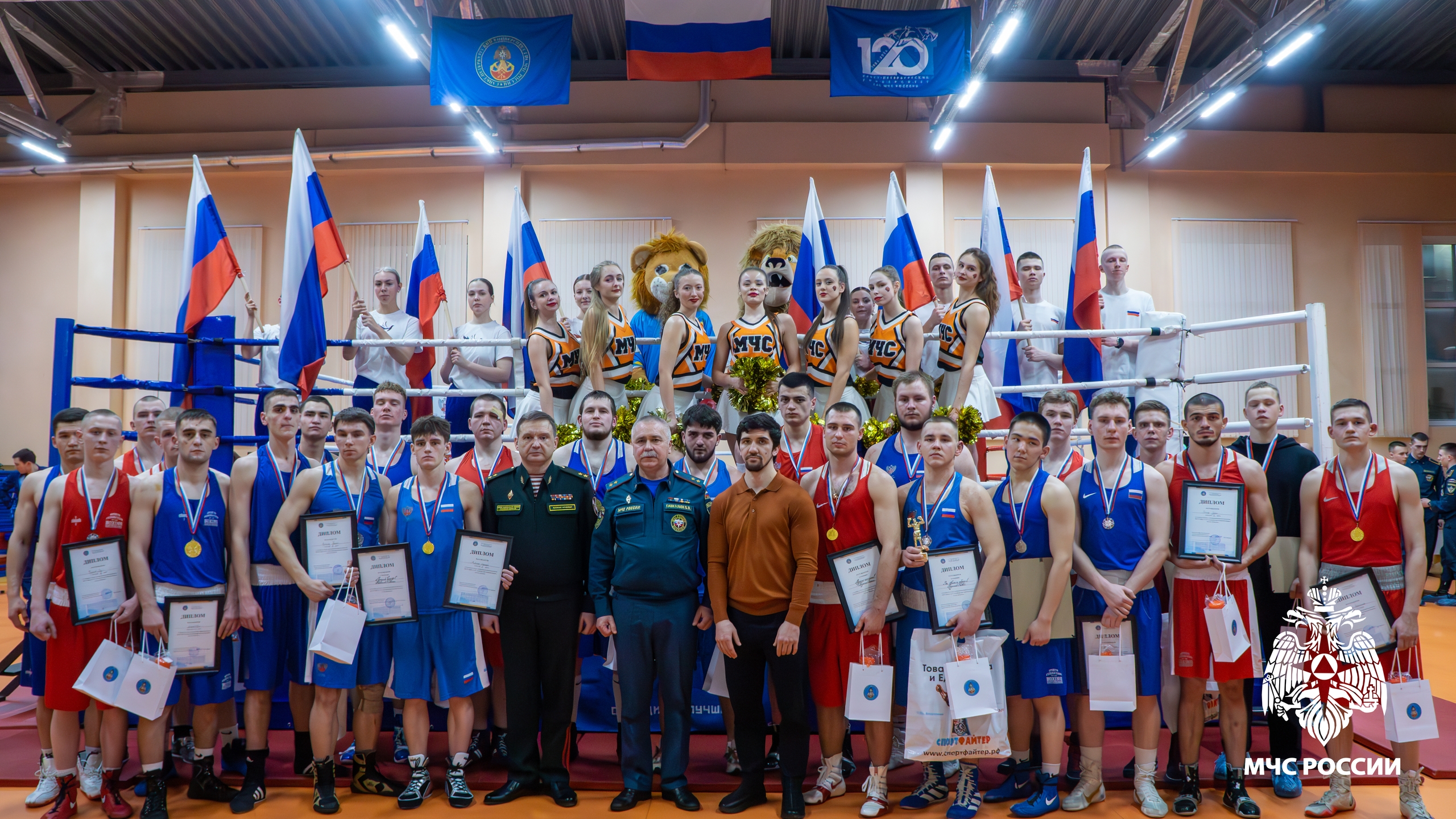 Завершился турнир по боксу памяти курсантов, погибших при тушении пожара в поезде